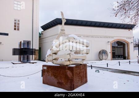 Parte del gruppo scultoreo Revolution Evolution, di Krystof Hosek, museo di Kampa, museo di arte contemporanea, isola di Kampa, Mala strana, Praga, Czec Foto Stock