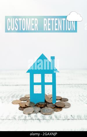 Scrittura con visualizzazione del testo conservazione del cliente. Attività di vetrina aziendale le aziende prendono per ridurre le defezioni degli utenti allocando i risparmi per acquistare nuovo Foto Stock