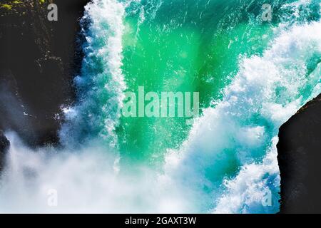 Blue Salto Grande Waterfall Chiudi Pehoe Lago Torres del Paine Parco Nazionale Patagonia Cile Foto Stock