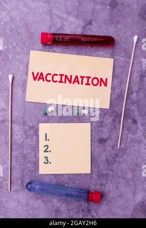 Vaccinazione con testo a mano. Business showcase trattamento che rende il corpo più forte contro infezione scrittura Medicina laboratorio prescrizione Foto Stock