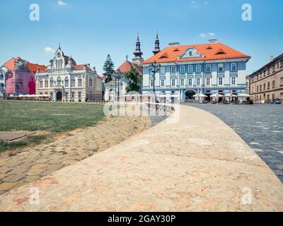 Timisoara, Romania - 06.19.2021: Chiesa ortodossa serba (Episcopia Ortodoxă Sârbă de Timișoara) situata in Piazza dell'Unione, Timisoara. Foto Stock