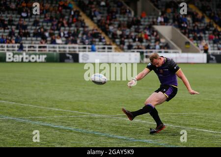 Newcastle, Regno Unito. 20 Marzo 2021. NEWCASTLE UPON TYNE, Regno Unito 1 AGOSTO Josh Woods di Newcastle Thunder aggiunge gli extra durante la partita TRA Newcastle Thunder e Whitehaven RLFC a Kingston Park, Newcastle domenica 1 agosto 2021. (Credit: Chris Lishman | MI News) Credit: MI News & Sport /Alamy Live News Foto Stock