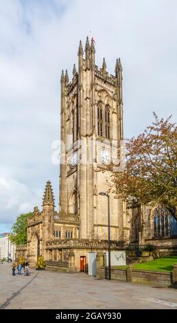 Vista della Cattedrale anglicana di Manchester in Victoria Street, Manchester, Inghilterra nord-occidentale, Regno Unito Foto Stock