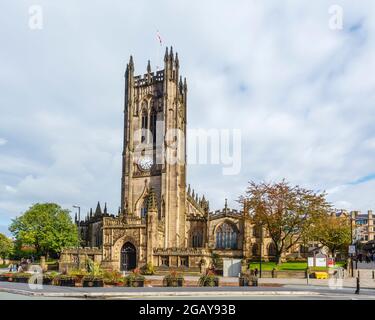 Vista della Cattedrale anglicana di Manchester in Victoria Street, Manchester, Inghilterra nord-occidentale, Regno Unito Foto Stock