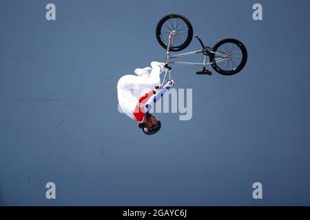1° agosto 2021: ANTHONY JEANJEAN (fra) compete nella finale del Cycling BMX Racing Men's Park durante i Giochi Olimpici di Tokyo 2020 all'Ariake Sports Park BMX Freestyle. (Immagine di credito: © Rodrigo Reyes Marin/ZUMA Press Wire) Foto Stock