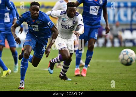 Joseph Okumu di Gent ha ritratto in azione durante una partita di calcio tra KAA Gent e Beetschot VA, domenica 01 agosto 2021 a Gent, il giorno 2 del 2021-20 Foto Stock