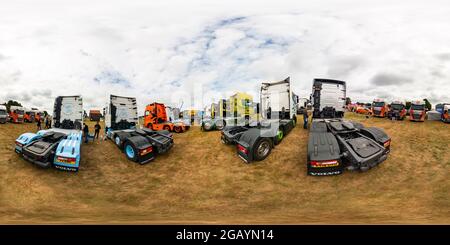 Visualizzazione panoramica a 360 gradi di Trinity Park, Ipswich – 2021 agosto. Camion, HGV e camion in mostra al Festival of Wheels 2021 tenuto a Ipswich