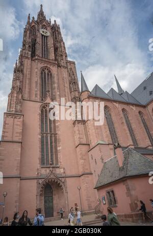 Francoforte- Der Kaiserdom St. Bartholomäus a Francoforte sul meno, der größte Sakralbau der Stadt Foto Stock