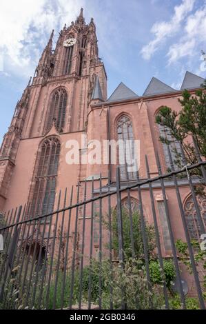 Francoforte- Der Kaiserdom St. Bartholomäus a Francoforte sul meno, der größte Sakralbau der Stadt Foto Stock