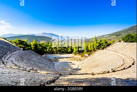 'Gli echi': Panorama del teatro Epidauro, Grecia Foto Stock