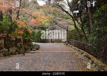 Vista del Tempio Ryoanji, un tempio Zen situato nella parte nord-occidentale di Kyoto in autunno, Giappone Foto Stock