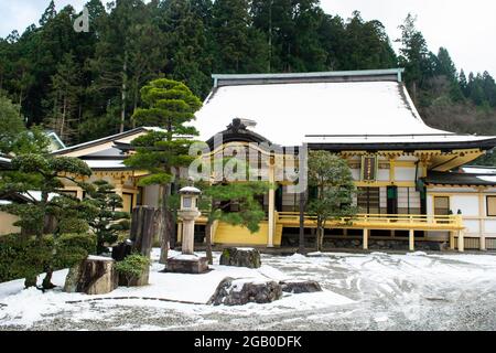 Wakayama, Giappone - 17 Dicembre 2016: Visita turistica culturale di un villaggio a Mount Koya, Koyasan, Wakayama, Giappone. Foto Stock