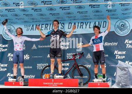 Wauwatosa, WI/USA - 27 giugno 2021: Tosa Village Classici vincitori Jacob Bupoltz(C), James Slade(L) e Hunter Babcock(R) in Mens tre quattro categorie. Foto Stock