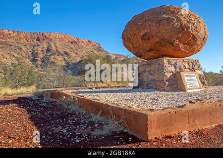 Tomba di John Flynn fuori da Alice Springs Foto Stock