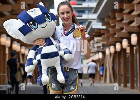 L'atleta Nina Derwael si pone per la fotografa il giorno 11 dei "Giochi Olimpici di Tokyo 2020" a Tokyo, Giappone, lunedì 02 agosto 2021. Il rinviato 20 Foto Stock