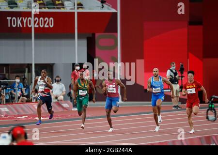 Tokyo, Kanto, Giappone. 1 agosto 2021. Ronnie Baker (USA) corre Lamont Marcell Jacobs (ITA) e su Bingtian (CHN) in una semifinale maschile di 100m durante i Giochi Olimpici estivi di Tokyo 2020 allo Stadio Olimpico. (Credit Image: © David McIntyre/ZUMA Press Wire) Foto Stock