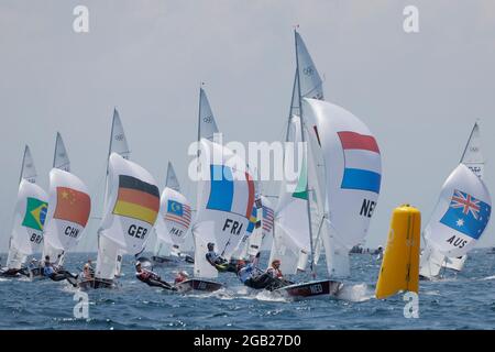 Kanagawa, Giappone. 1 agosto 2021. Vista generale vela : due persone donne Dinghy - 470 - durante i Giochi Olimpici di Tokyo 2020 allo Zushi a Kanagawa, Giappone . Credit: Kaoru Soehata/AFLO/Alamy Live News Foto Stock