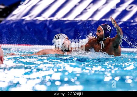 TOKYO, GIAPPONE - 2 AGOSTO: Angelos Vlachopoulos della Grecia, Max Irving degli Stati Uniti durante il torneo olimpico di Waterpolo di Tokyo 2020 incontro maschile tra il Team Grecia e il Team Stati Uniti al Tatsumi Waterpolo Center il 2 agosto 2021 a Tokyo, Giappone (Foto di Marcel ter Bals/Orange Pictures) Foto Stock