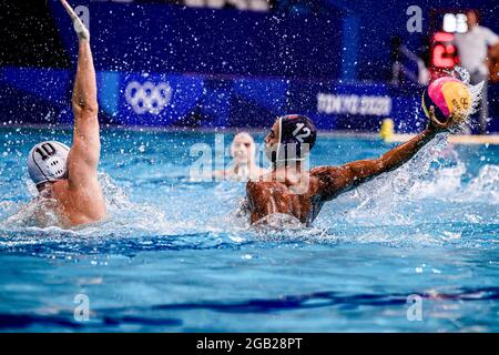 TOKYO, GIAPPONE - 2 AGOSTO: Christodoulos Kolomvos della Grecia, Max Irving degli Stati Uniti durante il torneo olimpico di Waterpolo di Tokyo 2020 incontro maschile tra il Team Grecia e il Team Stati Uniti al Tatsumi Waterpolo Center il 2 agosto 2021 a Tokyo, Giappone (Foto di Marcel ter Bals/Orange Pictures) Foto Stock