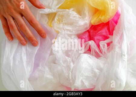 Settore del riciclaggio. I sacchetti di plastica verranno riciclati. Protezione ambientale ecologica. Ecologia. Materiale riciclato. Foto Stock