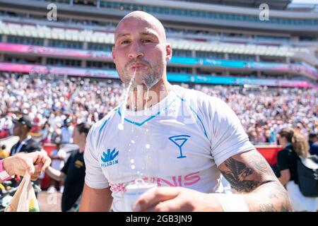 Germania al centro Billy Meakes (12) si gode una birra dopo aver vinto la partita di campionato MLR contro Rugby ATL, domenica 1 agosto 2021, a Los Angel Foto Stock