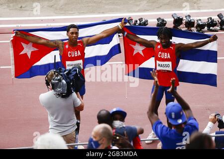 Juan Miguel ECHEVARRIA (CUB) 2° posto medaglia d'argento, MASSO Maykel (CUB) 3° posto medaglia di bronzo durante i Giochi Olimpici Tokyo 2020, Atletica maschile lungo salto finale il 2 agosto 2021 allo Stadio Olimpico di Tokyo, Giappone - Foto Foto Kishimoto / DPPI Foto Stock