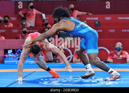 Tokyo, Giappone. 02 agosto 2021. La Tracy Gangelo Hancock degli Stati Uniti sconfigge la finale del quartiere serbo Mihail Kajaiain durante la gara maschile greco-romana di 97 kg alla Makuhari Messe di Chiba-Prefettura, Giappone, lunedì 2 agosto 2021. Foto di Keizo Mori/UPI Credit: UPI/Alamy Live News Foto Stock