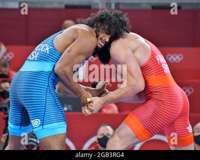 Tokyo, Giappone. 02 agosto 2021. La Tracy Gangelo Hancock degli Stati Uniti sconfigge la finale del quartiere serbo Mihail Kajaiain durante la gara maschile greco-romana di 97 kg alla Makuhari Messe di Chiba-Prefettura, Giappone, lunedì 2 agosto 2021. Foto di Keizo Mori/UPI Credit: UPI/Alamy Live News Foto Stock