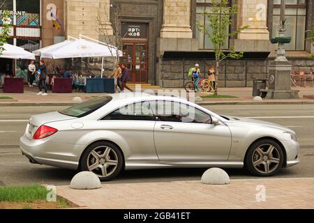 Kiev, Ucraina - 3 maggio 2019: Bella Mercedes CL in città Foto Stock