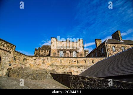 Diverse vedute del grande castello infestato di Edimburgo, passaggi, angoli, mausolei, chiese e cappelle, stalle, pareti difensive, e viste del c. Foto Stock