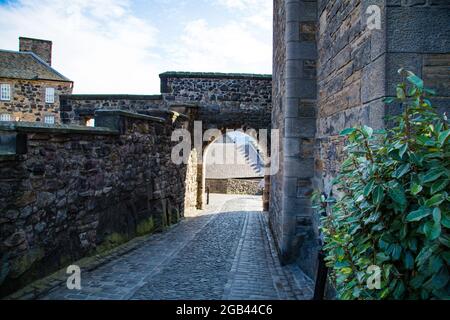 Diverse vedute del grande castello infestato di Edimburgo, passaggi, angoli, mausolei, chiese e cappelle, stalle, pareti difensive, e viste del c. Foto Stock