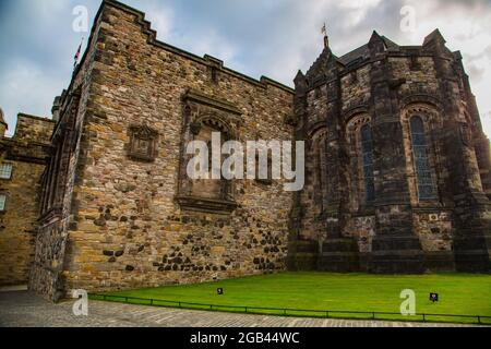 Diverse vedute del grande castello infestato di Edimburgo, passaggi, angoli, mausolei, chiese e cappelle, stalle, pareti difensive, e viste del c. Foto Stock