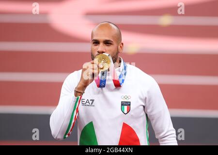 Tokyo, Giappone. 2 agosto 2021. JACOBS Lamont Marcell medaglia d'oro (ITA) Atletica : cerimonia di medaglia da 100m per uomini durante i Giochi Olimpici di Tokyo 2020 allo Stadio Nazionale di Tokyo, Giappone . Credit: Yohei Osada/AFLO SPORT/Alamy Live News Foto Stock