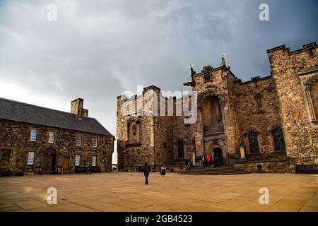 Diverse vedute del grande castello infestato di Edimburgo, passaggi, angoli, mausolei, chiese e cappelle, stalle, pareti difensive, e viste del c. Foto Stock