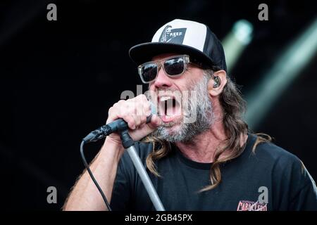 Lulworth, Wareham, UK, domenica 1 agosto 2021 Gary Stringer di Reef si esibisce dal vivo sul palco il 3° giorno del Camp Bestival, Lulworth Castle. Credit: DavidJensen / Empics Entertainment / Alamy Live News Foto Stock