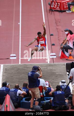 Tokyo, Giappone. 2 agosto 2021. ECHEVARRIA Juan Miguel (CUB) Atletica : finale di salto a lungo per uomini durante i Giochi Olimpici di Tokyo 2020 allo Stadio Olimpico di Tokyo, Giappone . Credit: Yohei Osada/AFLO SPORT/Alamy Live News Foto Stock