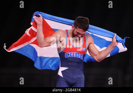 Chiba, Giappone. 02 agosto 2021. Wrestling/Freestyle: Olimpiadi, 60 kg/greco-romano, uomini, finale alla Messe Hall di Makuhari A. Luis Alberto Orta Sanchez di Cuba celebra la sua vittoria. Credit: Jan Woitas/dpa-Zentralbild/dpa/Alamy Live News Foto Stock