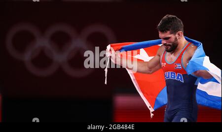 Chiba, Giappone. 02 agosto 2021. Wrestling/Freestyle: Olimpiadi, 60 kg/greco-romano, uomini, finale alla Messe Hall di Makuhari A. Luis Alberto Orta Sanchez di Cuba celebra la sua vittoria. Credit: Jan Woitas/dpa-Zentralbild/dpa/Alamy Live News Foto Stock