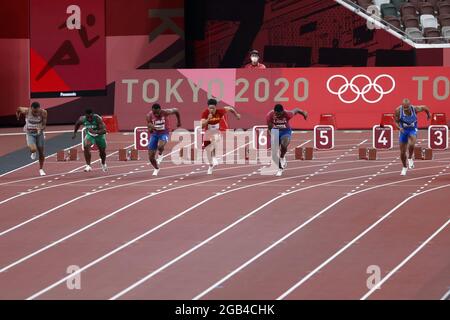 De GRASSE Andre (CAN) Medaglia di bronzo, ADEGOKE Enoch (NGR), BAKER Ronnie (USA), su Bingtian (CHN), KERLEY Fred (USA) Medaglia d'argento, JACOBS Lamont Marcell (ITA) Medaglia d'oro durante i Giochi Olimpici di Tokyo 2020, finale di 100m da atletica maschile il 1 agosto 2021 allo Stadio Olimpico di Tokyo, Giappone - Foto Kishimoto / DPPI Foto Stock