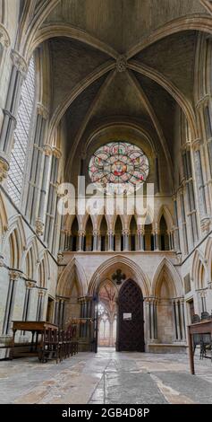 L'entrata e l'uscita per la casa del capitolo nella cattedrale di Lincoln, Inghilterra. Foto Stock