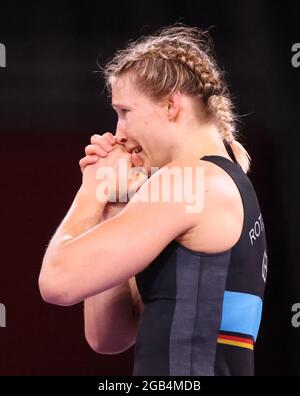 02 agosto 2021, Giappone, Chiba: Wrestling/Freestyle: Olympia, 76 kg/Freestyle, Donne, Finale al Makuhari Messe Hall A. al primo posto Aline Rotter-Focken (Germania) reagisce dopo la partita. Foto: Jan Woitas/dpa-Zentralbild/dpa Foto Stock