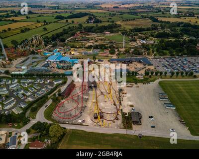 Il nuovo Rollercoaster Looping 10 aprirà nel 2022 al Flamingo Land Theme Park Malton Pickering York Aerial Drone Foto Stock