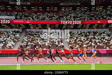 Tokyo 2020 Olimpiadi - Atletica - Donne 5000m - finale - Stadio Olimpico, Tokyo, Giappone - 2 agosto 2021. Gli atleti competono REUTERS/Aleksandra Szmigiel