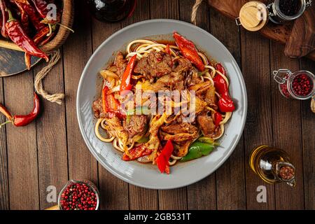 Tagliatelle asiatiche di agman guiru Foto Stock