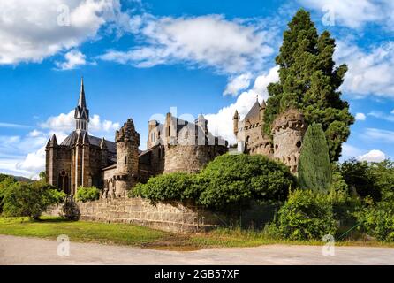 Il Löwenburg è un palazzo di piacere costruito nel Bergpark Wilhelmshöhe di Kassel a partire dal 1793 Foto Stock