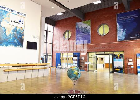 La sala principale del Geomar Helmholtz Centre mostre di ricerca marina. Preso a Schleswig-Holstein, Kiel Germania il 13 luglio 2016 Foto Stock