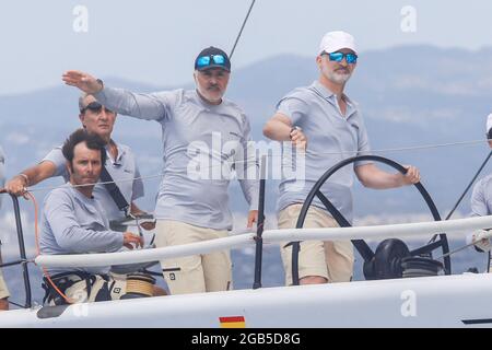 Maiorca, Spagna. 02 agosto 2021. Re Felipe partecipa al 1° giorno della corsa di vela King Cup a Palma di Maiorca, in Spagna, il 2 agosto 2021. Foto di Archie Andrews/ABACAPRESS.COM Credit: Abaca Press/Alamy Live News Foto Stock