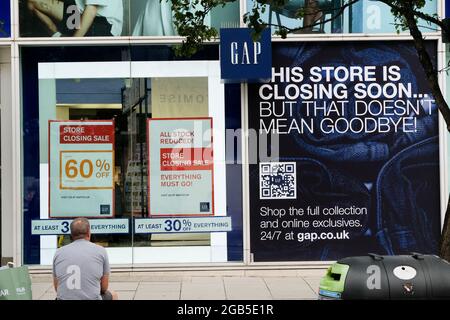 Oxford Street, Londra, Regno Unito. 2 agosto 2021. GAP ha confermato che entro la fine di quest'anno avrebbe chiuso tutti i suoi 81 negozi nel Regno Unito e in Irlanda. Credit: Matthew Chpicle/Alamy Live News Foto Stock