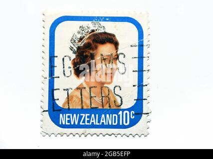 Francobollo stampato in Nuova Zelanda mostra Queen Elizabeth II, 10 c - New Zealand Cent, serie, circa 1977, New Zealand Post Mark, valore 10c dieci centesimi Foto Stock