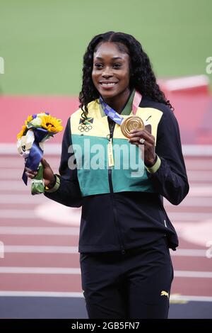 Elaine THOMPSON (JAM) Vincitore Medaglia d'Oro durante i Giochi Olimpici Tokyo 2020, cerimonia della medaglia di 100m delle donne atletiche il 1 agosto 2021 allo Stadio Olimpico di Tokyo, Giappone - Foto Yuya Nagase / Foto Kishimoto / DPPI Foto Stock